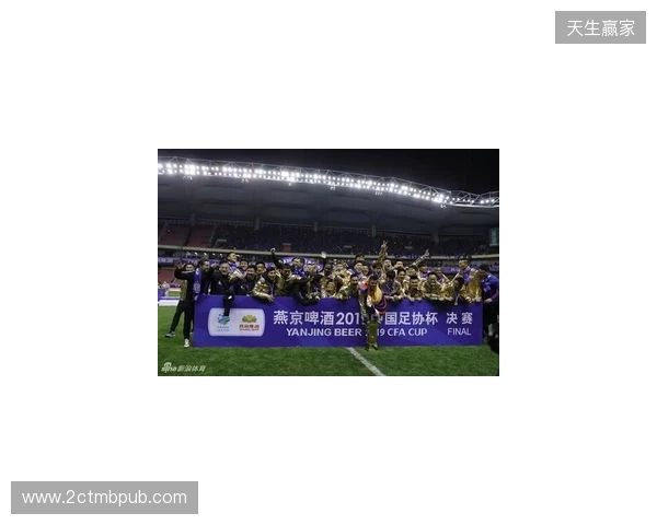 法比奥庆祝足协杯夺冠:我们是冠军了!这座城市值得拥有这一刻 法比奥庆祝足协杯夺冠:我们是冠军了!这座城市值得拥有这一刻